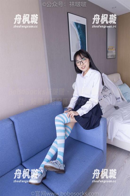 BoBoSocks袜啵啵-小甜豆 BoBoSocks袜啵啵 - 这部图集里的小甜豆,短黑丝搭配真是微妙的结合。