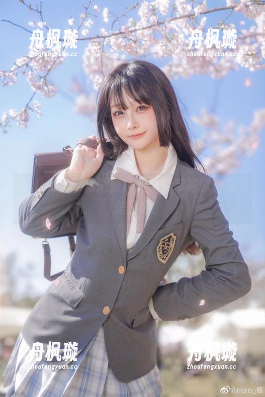 Halo_酱 Halo_酱帮你刷新认知,吊带写真合集又美又坏
