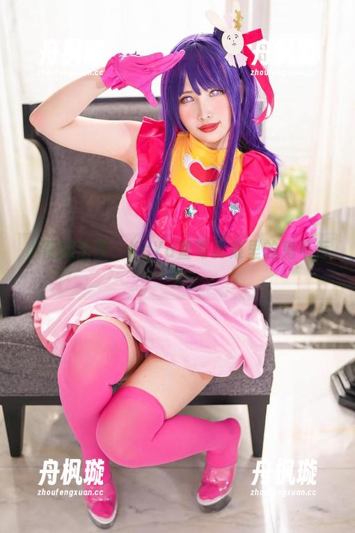 KaYa萱 小黑狼出没,KaYa萱写真集里的鬼马行为