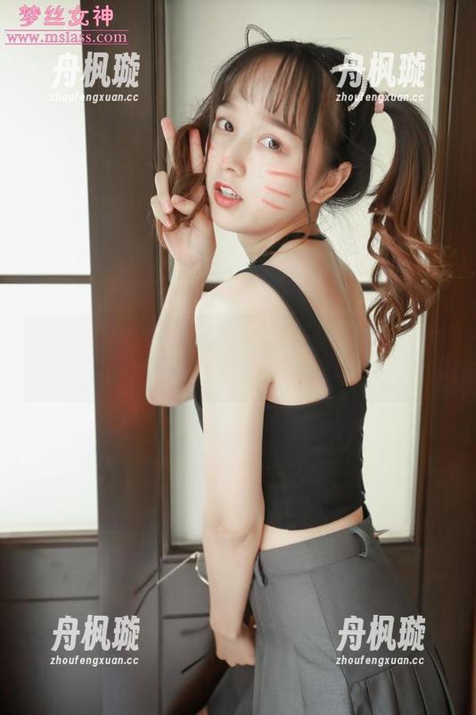MSLASS梦丝女神-小除夕 MSLASS梦丝女神 - 废墟下的小白鞋精选:小除夕的调皮视角