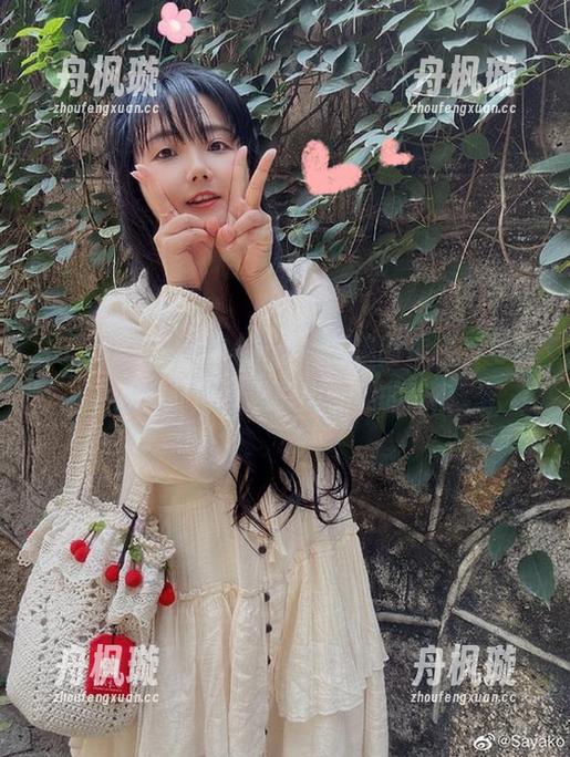 Sayako＿今年4岁拍摄的凑阿库娅，写真中那种时而冷傲时而温柔的气质。