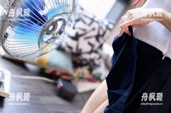 带你翻阅Seoyool(서율)的图册，微型比基尼进化史：从沙滩到内心的平静！