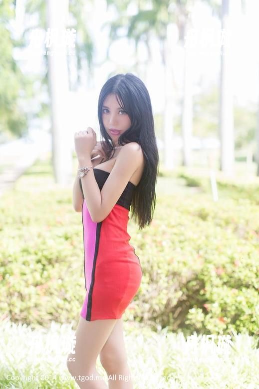 TGOD推女神-歆小兔chobits TGOD推女神 - 歆小兔chobits的短裙写真:裙摆摇曳,心思乱飞