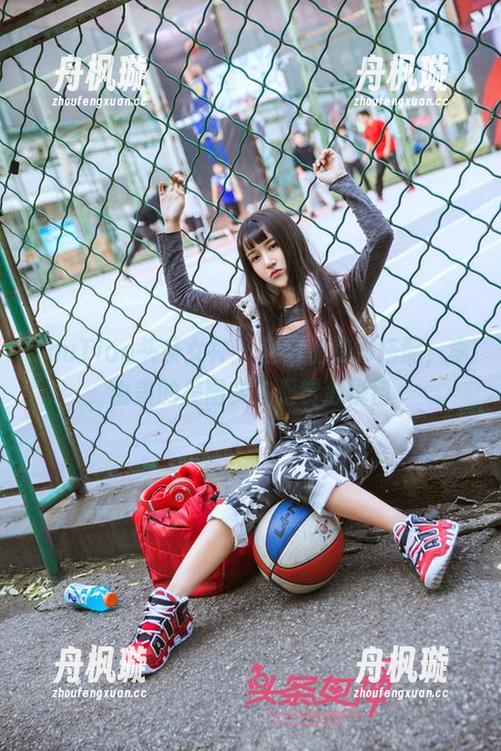 TouTiao头条女神-李由美 TouTiao头条女神 - 丝袜的绝妙搭配,李由美的美图实在是赏心悦目