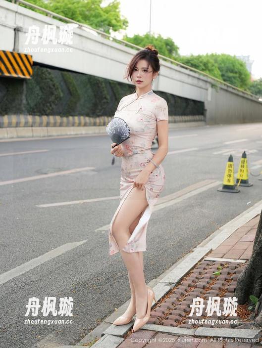 Xiuren秀人网-Dreamy小乔 Xiuren秀人网 - Dreamy小乔带来的图包,剧情的边缘,慢慢窥探着…