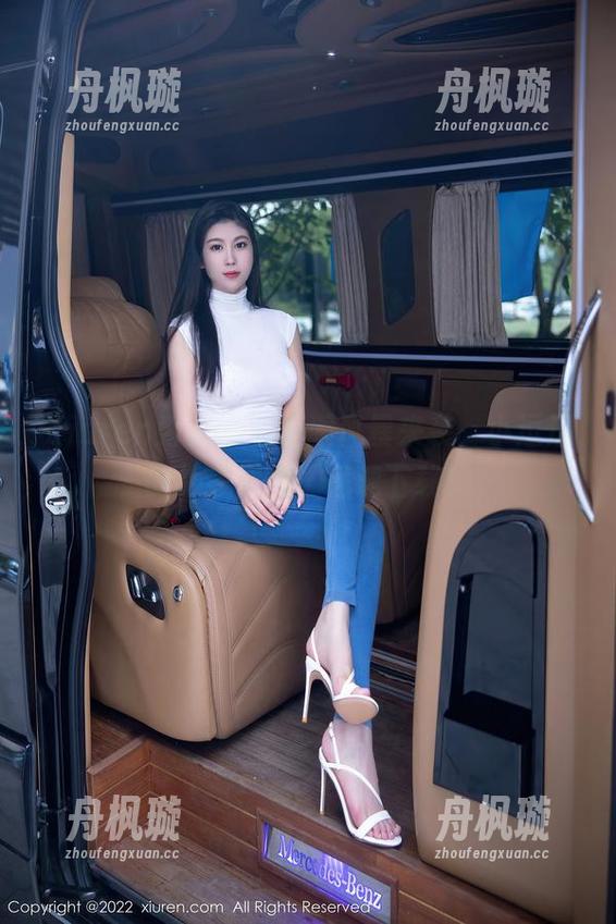 Xiuren秀人网-小逗逗 Xiuren秀人网 - 校服风暴来袭,小逗逗的绝美图集,速速下载!