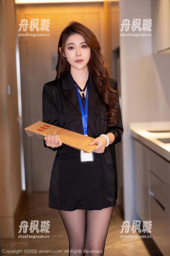 Xiuren秀人网-梦娜Vanessa Xiuren秀人网 - 梦娜Vanessa的私拍:你见过在纯白背景下藏猫猫吗?