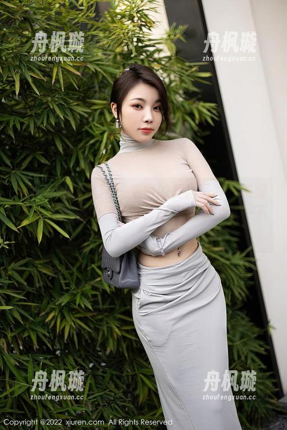 Xiuren秀人网 - 免费的美腿写真？米妮大萌萌斜着眼睛看你，还不快来尝试一下？