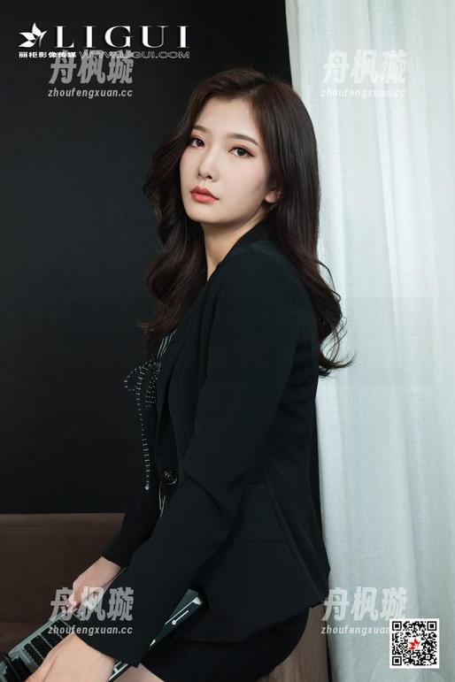 丽柜-Vicky 丽柜 - 制服+高清=Vicky,选择这壁纸,你的屏幕也能靠这气势更上一层楼。