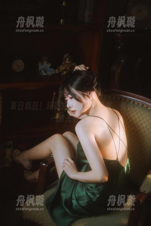 坏露露香宝 夏日疯狂!坏露露香宝最新图库,看看这一波光影炫技。