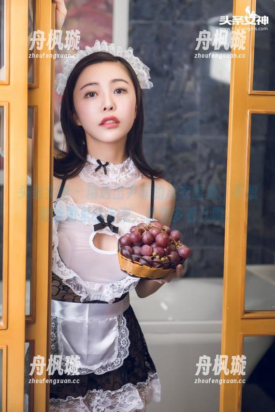 头条女神-尹菲 头条女神 - 精选出尹菲的泳衣图集,不想做泳圈里的泡泡,但想多看几眼。