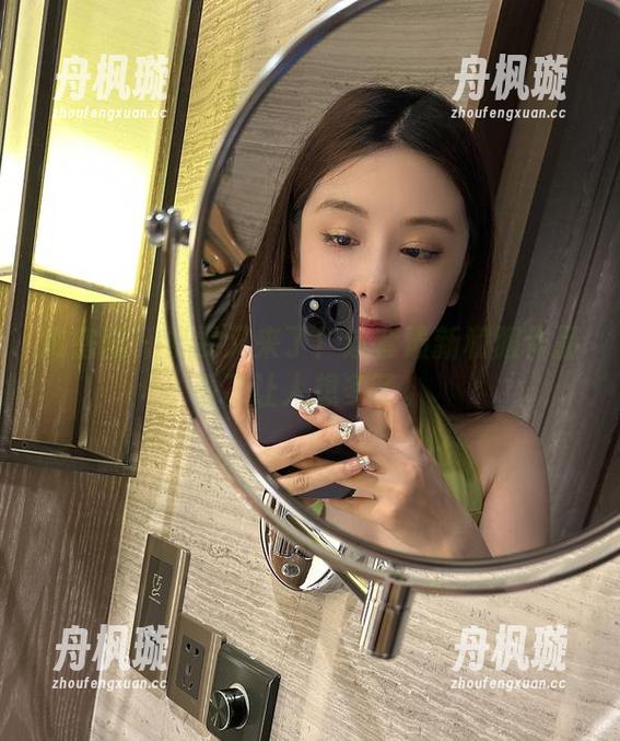 奶雯 微密圈 - 奶雯又来了!这套最新和服作品看了让人想多了。