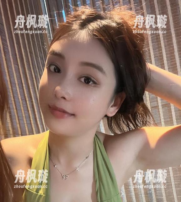 微密圈 - 这份奶雯的白衬衣红色内内，天哪，无圣光下的作品让我有点想歪。