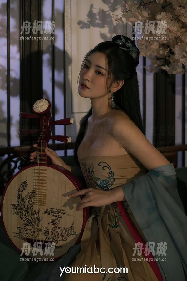 尤蜜荟-尹菲 尤蜜荟 - 图包里尹菲的短裤组合,总是让人想要多逛几遍,745种搭配都想试啊!