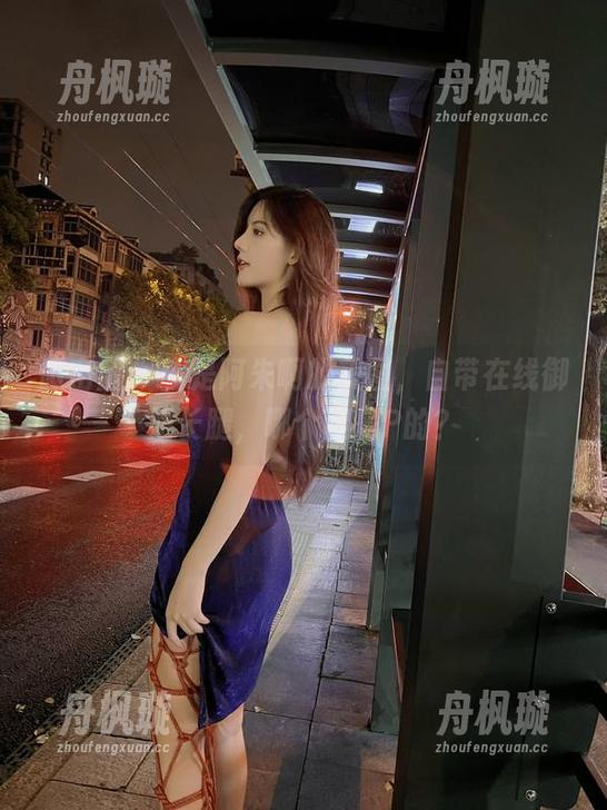 微密圈 - 就是阿朱啊的美图，自带在线御姐长腿，哪个腿是P的？