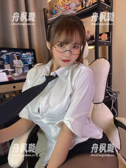张思允 微密圈 - 吊带黑丝反转风格,张思允的美图实力在线,让人想多看几眼!