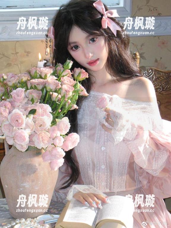 怡子yiii 美图在这里,合集里的冰公主小怡子yiii,冷艳得让人想靠近又害怕。