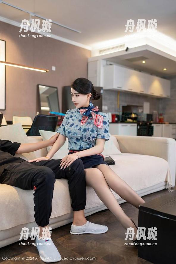 星颜社 - 在这张李柯颖的礼服图片中，光环和衣服争得面红耳赤，下载保存带走，别让美好流失！