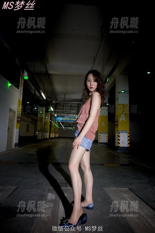 梦丝女神-灵唯 梦丝女神 - 最新图册警告:灵唯的圣诞,奇葩时刻集合