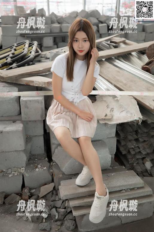 梦丝女神-玥玥 梦丝女神 - 露肩还是宽松?反正看了玥玥的毛衣美图,资源选择都变得不重要了。