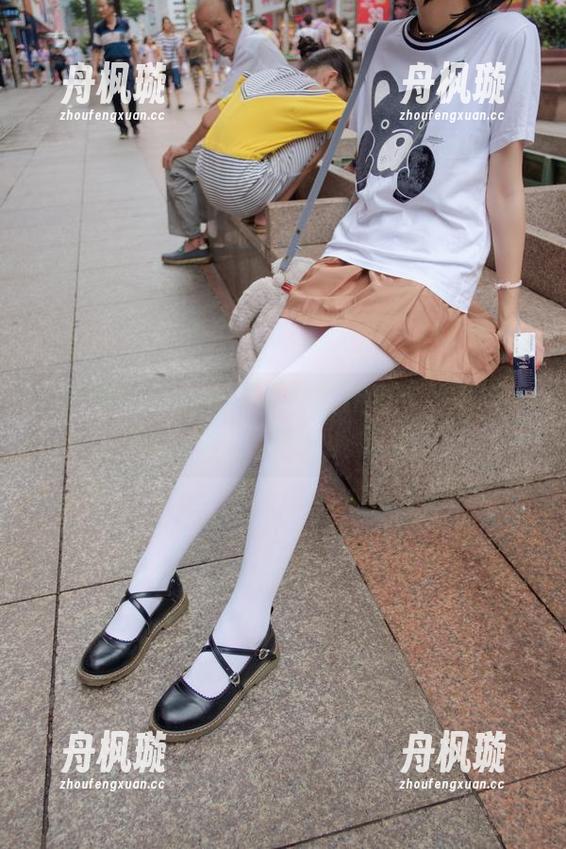 森萝财团-Aika 森萝财团 - 全套写真竟然还有裸足流行?Aika教你如何掘金灵感!