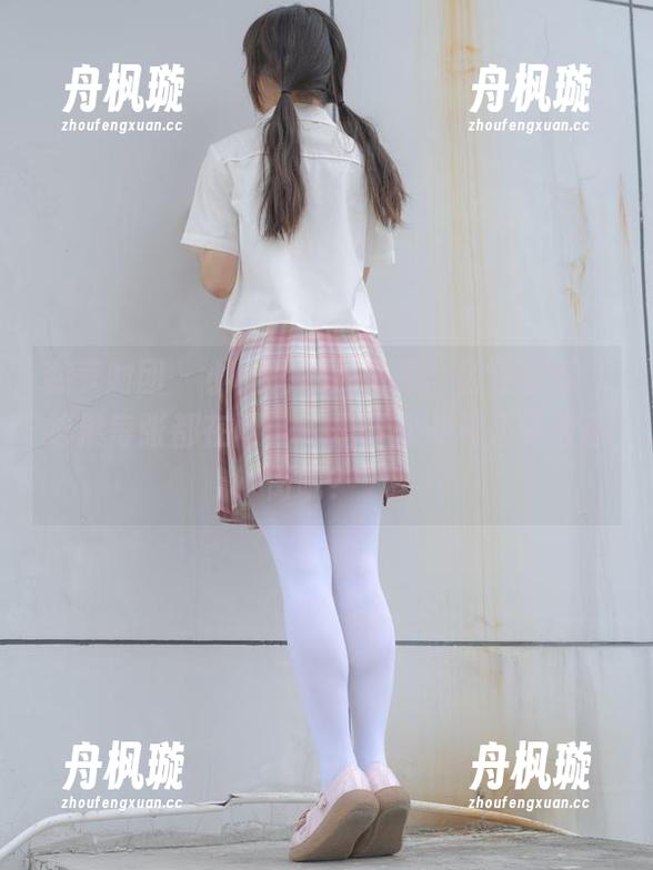 森萝财团-小樱 森萝财团 - 小樱比基尼合集:随便翻翻,结果每张都在问:“是要去沙滩还是去逛街呢?”