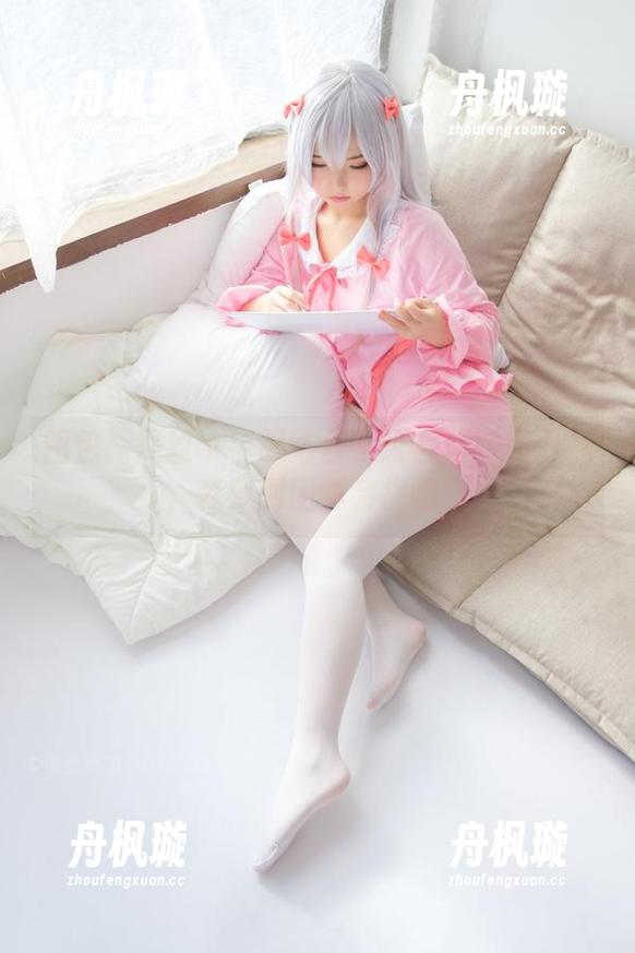 森萝财团 图包:黑丝水手服结合了天台风和怀旧气,森萝财团真会挑啊!