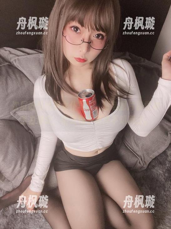 次屁啦 次屁啦的透明女仆写真,精选图片视觉冲击力满分,但又似乎有点不知所云。