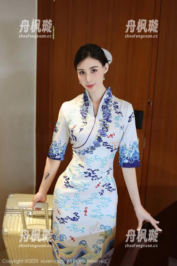秀人网-e宝小野猫 秀人网 - e宝小野猫的夏天美图,满满都是慵懒与玩耍,一副贪玩的猫样。