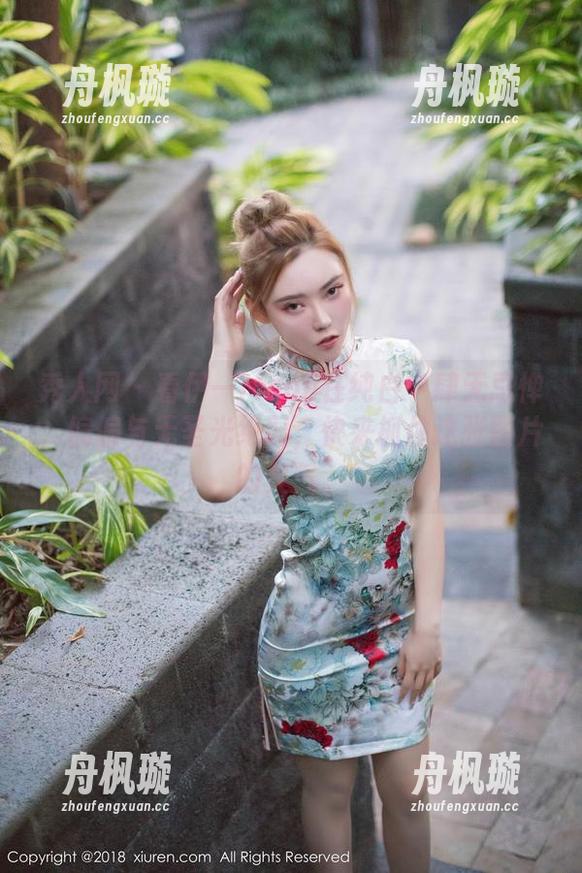 秀人网 - 看伊一Moon在纯白中肆无忌惮，偏偏与无圣光绝配，快来抓住这张图片的灵气。