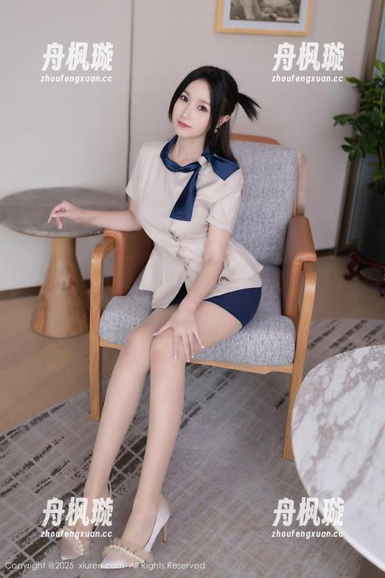 秀人网-可乐Vicky 秀人网 - 可乐Vicky棉袜写真:无圣光,但你会想给她“加光”。