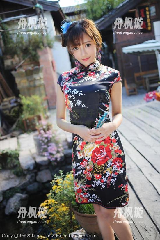 美媛馆 - 唐琪儿il定制牛仔：才不怕模特的腿都比我长！