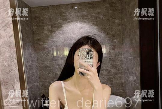 微密圈 - 脸红Dearie说，拿校服资源的话，可以重温青春的那些迷糊。