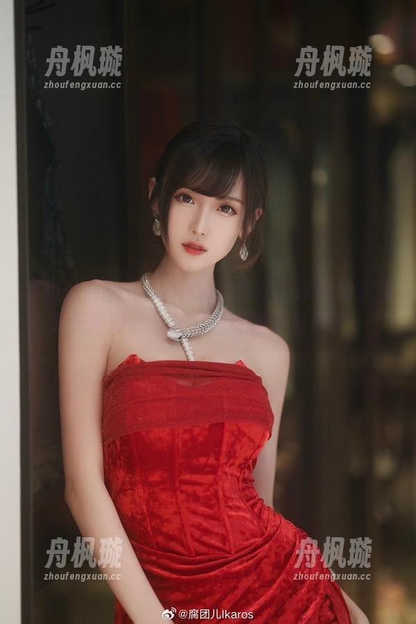 腐团儿Ikaros 不想说腐团儿Ikaros的自拍技术这种东西是天生的,全套原图照便宜你们了。