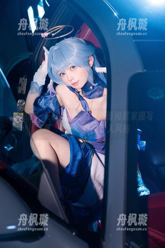 发现了！花铃Hana的最新蕾姆居家服写真集，毫无意外的懒人风格