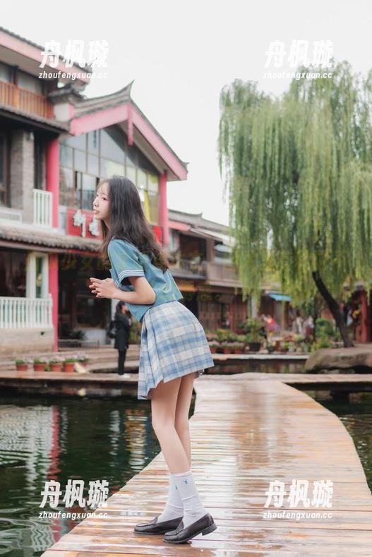 西瓜少女 西瓜少女的定制连体衣,图片里有种说不出的诱惑。