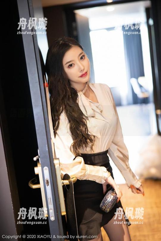 语画界-杨晨晨 语画界 - 脑补:杨晨晨在空乘制服里,优雅得像空中女神的写真集