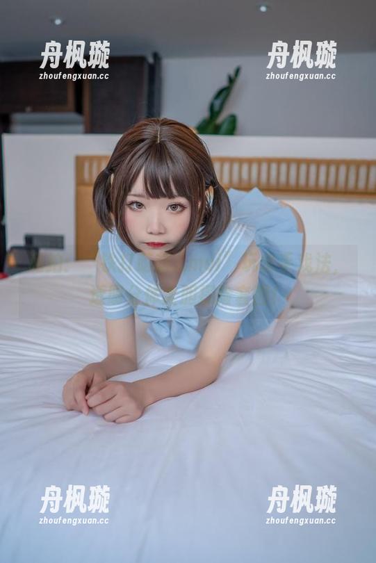 铁打萌萌_moi 私拍:“铁打萌萌_moi”玩水手戏法,透明分体大胆探险套图!