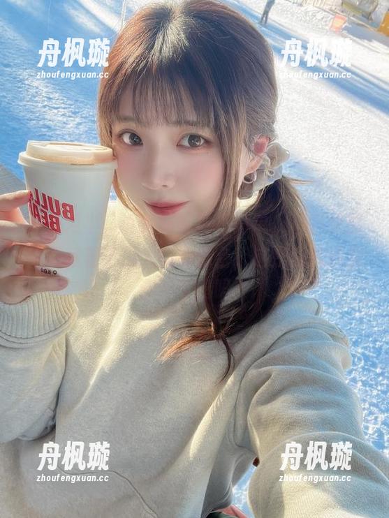 闪月半 “闪月半”说她的写真不简单,每张原图都像藏着不为人知的秘密,这是我默默揣测的节奏吗?