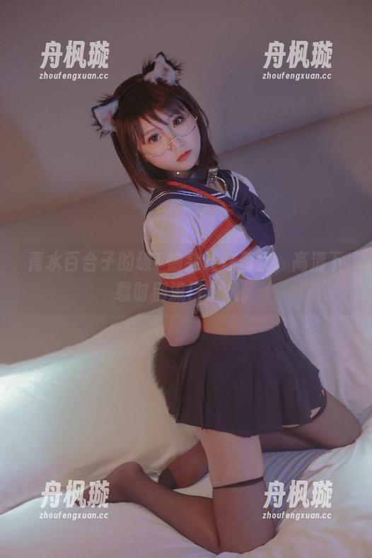 青水百合子 青水百合子的破T恤会让你羞愧,高清下载时别流口水哦。