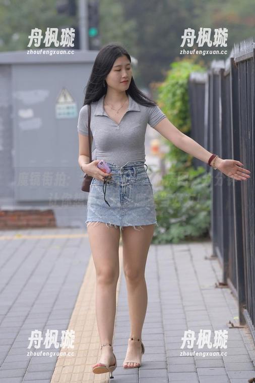 魔镜街拍 魔镜街拍:牛仔短裙美女私房图,分分钟让你想要一只麋鹿来当好友!